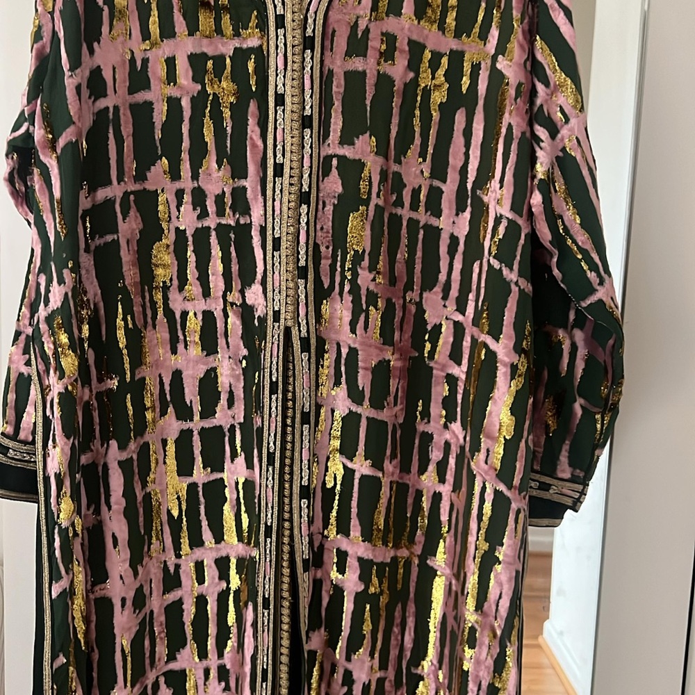 Chic Pink dark Green and Gold Patterned Moroccan two pieces caftan